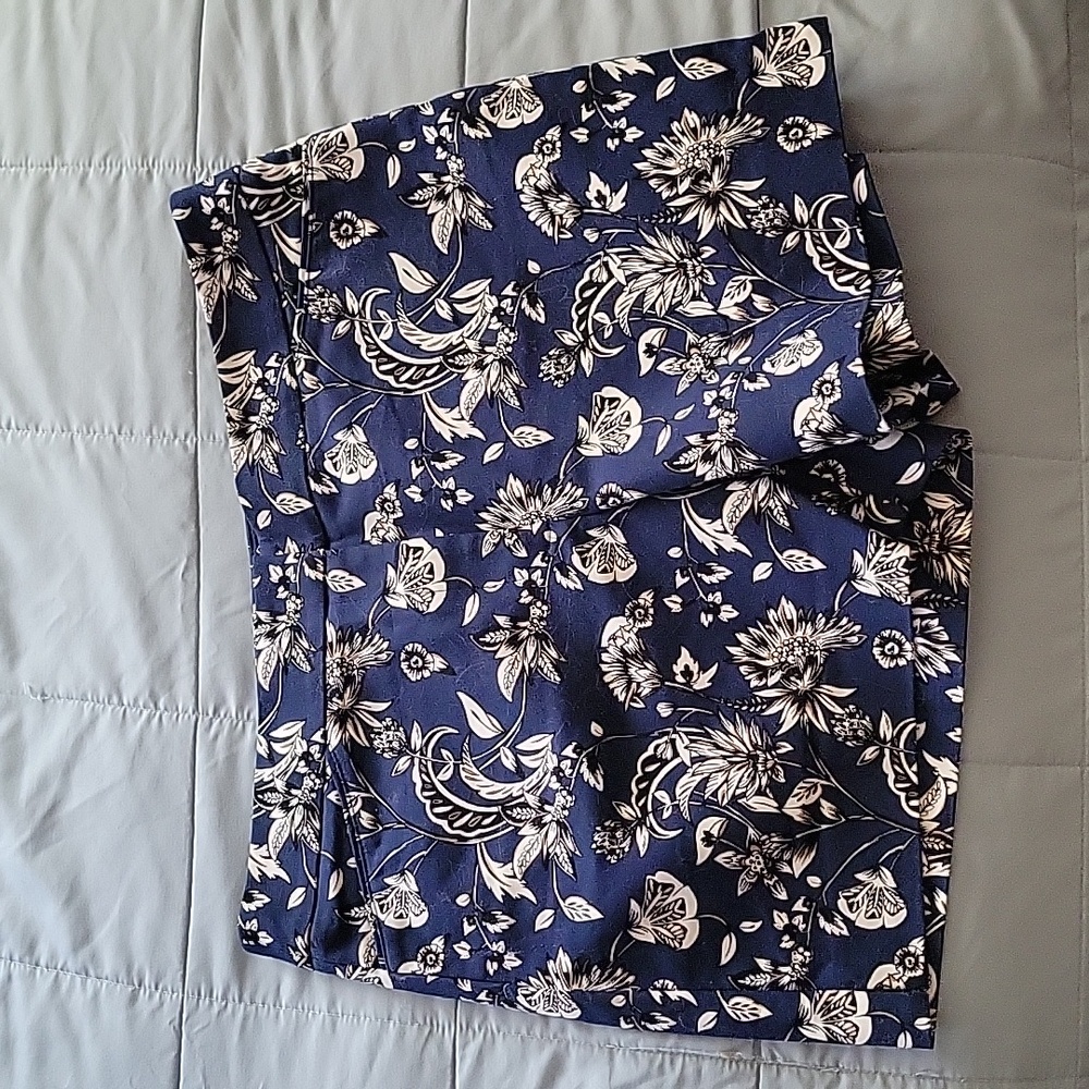 NWT WHBM 5" Short
